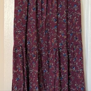 Chic Floral Skirt in Burgundy